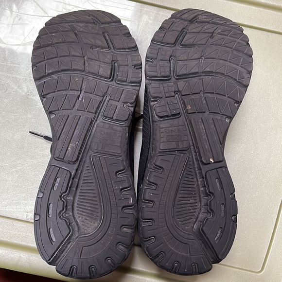 Like new Brooks “Adrenaline 20” women’s 13D (wide) - Picture 9 of 11